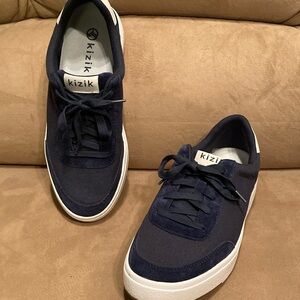 Kizik Prague canvas shoe, Navy, size 9.5 Women’s, light wear, no box